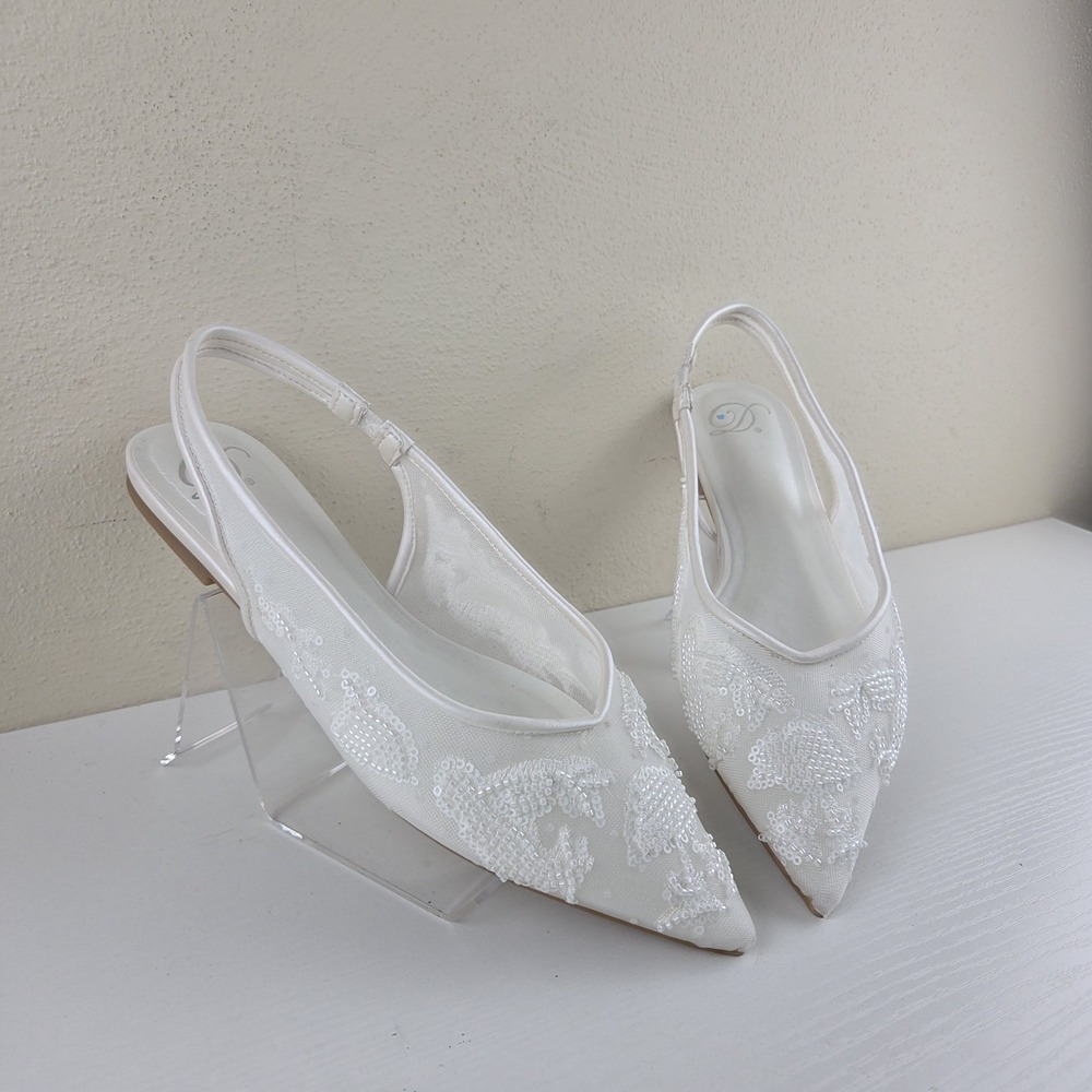 Delicious Shoes Rumi Beaded White Flat Ankle Strap Dress Shoes Women's Size 8